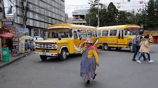 Fin del subsidio al combustible tensiona al nuevo gobierno boliviano