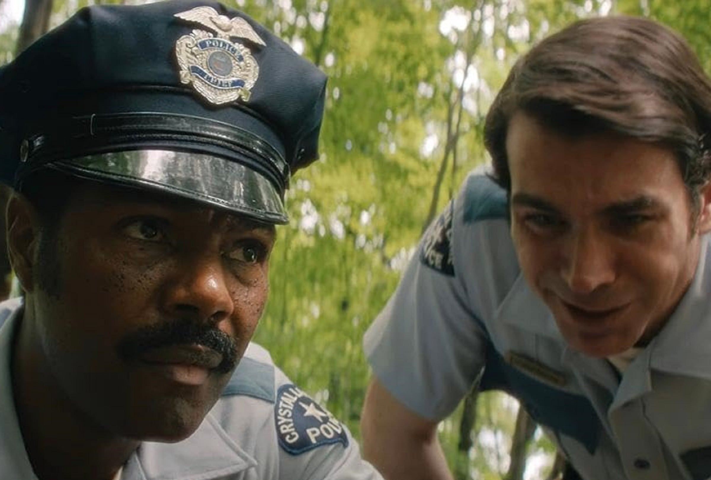 William Catlett como Levon Brooks y Cameron Scoggins como Dorf en la serie slasher "Crystal Lake", precuela de “Friday the 13th” (Foto: A24)