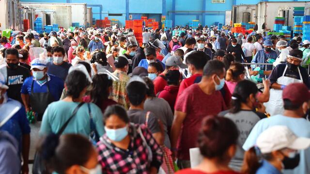 Semana Santa: personas se aglomeran en terminales del Callao y Villa María para comprar pescado