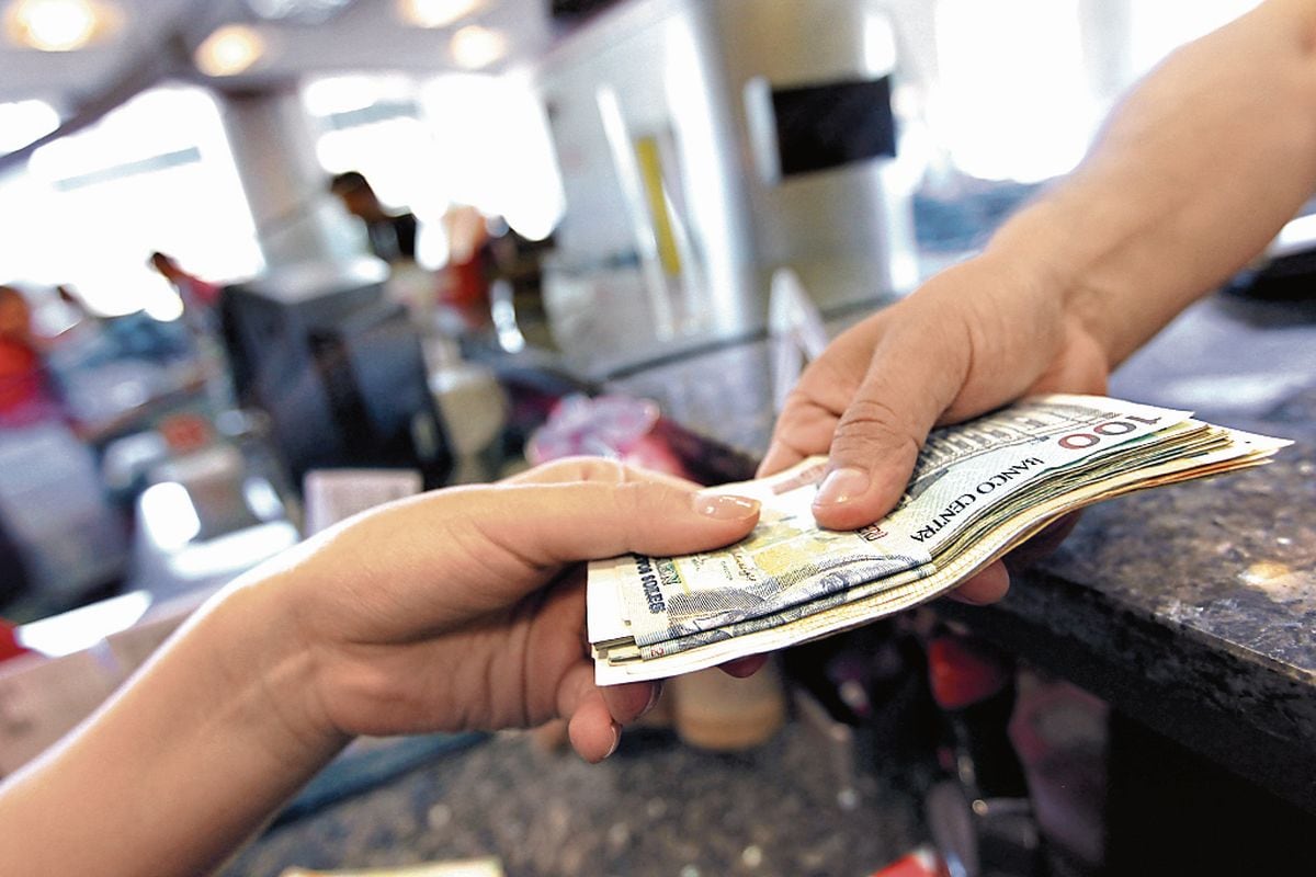 En eventual escenario de crisis, parte de las familias y empresas recurrirían a los ahorros para mantener su capacidad de gasto.