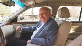 Un Cadillac de magnate Warren Buffett fue subastado por 10 veces su valor