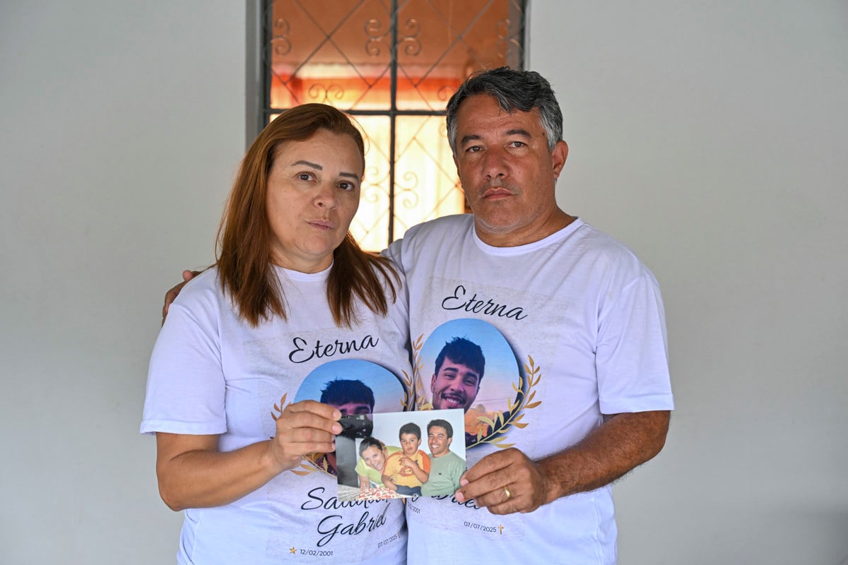 Daniel y Lenier, padre y madre de brasileño Gabriel de Oliveira, de 24 años, quien murió en julio en Camboya en circunstancias sin aclarar. Las mafias que desde espacios casi carceleros del Sudeste Asiático, sobre todo en Camboya y Birmania, llevan a cabo multimillonarias y sofisticadas estafas digitales, según denuncias de la ONU y numerosas organizaciones, han puesto el foco recientemente en España y Latinoamérica, con la creciente captación de nativos que les faciliten encontrar víctimas de fraudes en sus países de origen.-EFE/ Manuel Pérez Bella