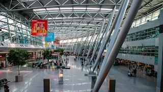 ¿Viajas este verano? La FAA recortará vuelos en uno de los aeropuertos más importantes de EE. UU.