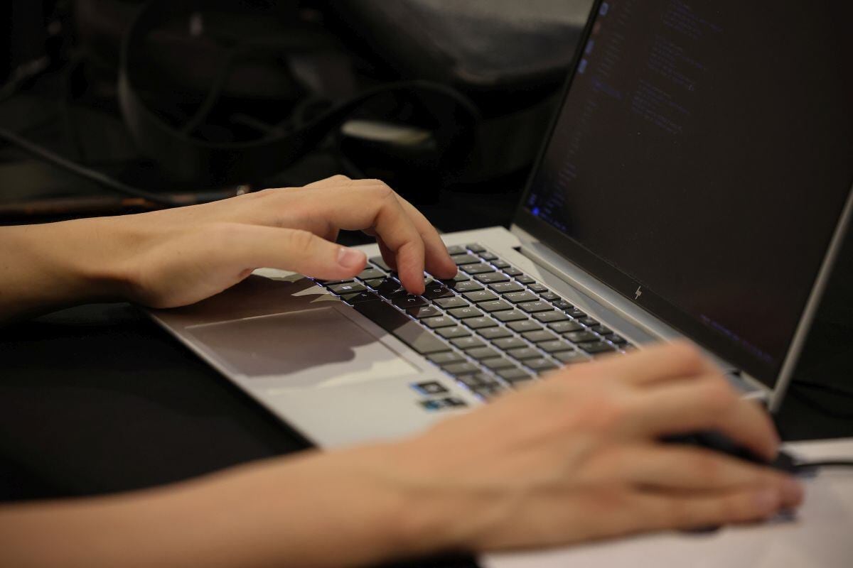 El 65% del portafolio de la empresa está enfocado en clientes medianos, grandes y corporativos, mientras que el 35% corresponde al segmento emprendedor.