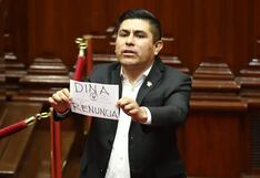 Alex Flores presenta denuncia constitucional contra Santiváñez