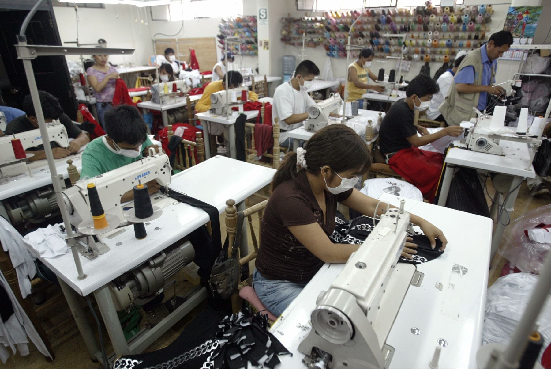 Empresas exportadoras enfrentan mayor escrutinio por uso de contratos temporales. (Foto: Andina)