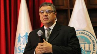 Presidente de EsSalud niega vínculos con cuestionado ex asesor presidencial Carlos Moreno
