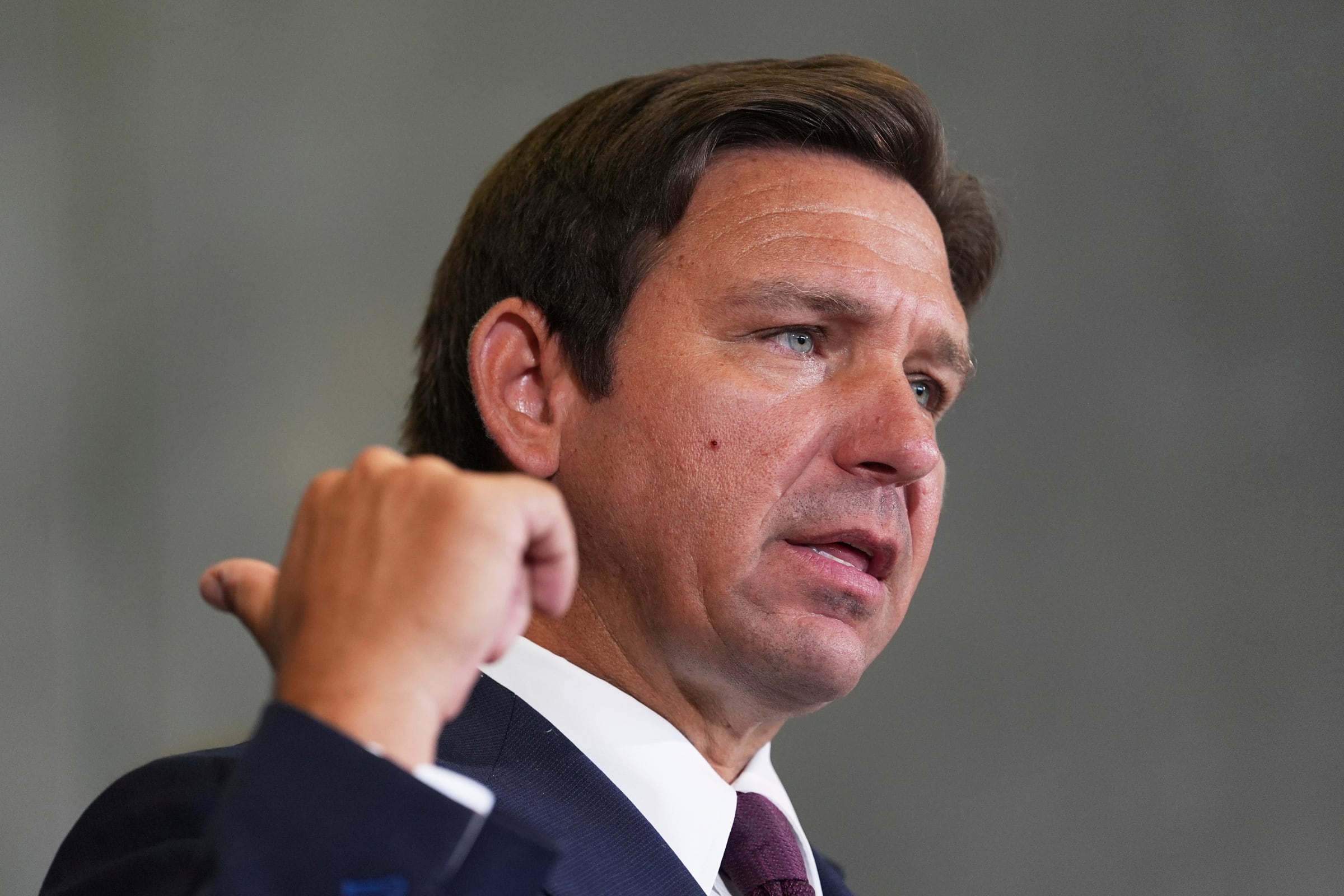 El gobernador Ron DeSantis aprobó este proyecto el 12 de mayo de este año (Foto: AP)