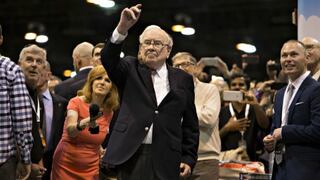 Cenar con Warren Buffett podría costarle US$ 2.5 millones