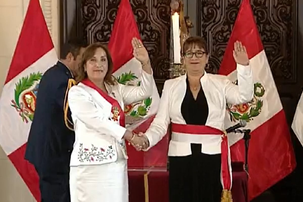 Dina Boluarte tomo juramento a la nueva titular del Ministerio de Educación, Miriam Ponce Vértiz. (Captura: TV Perú)