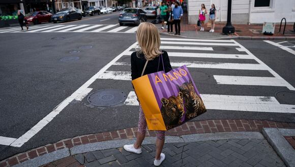 A shopper carries a bag in the Georgetown neighborhood of Washington, DC. Photographer: Al Drago/Bloomberg