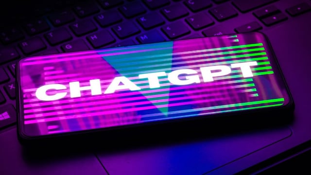 ChatGPT no va más en Italia por violar ley de datos