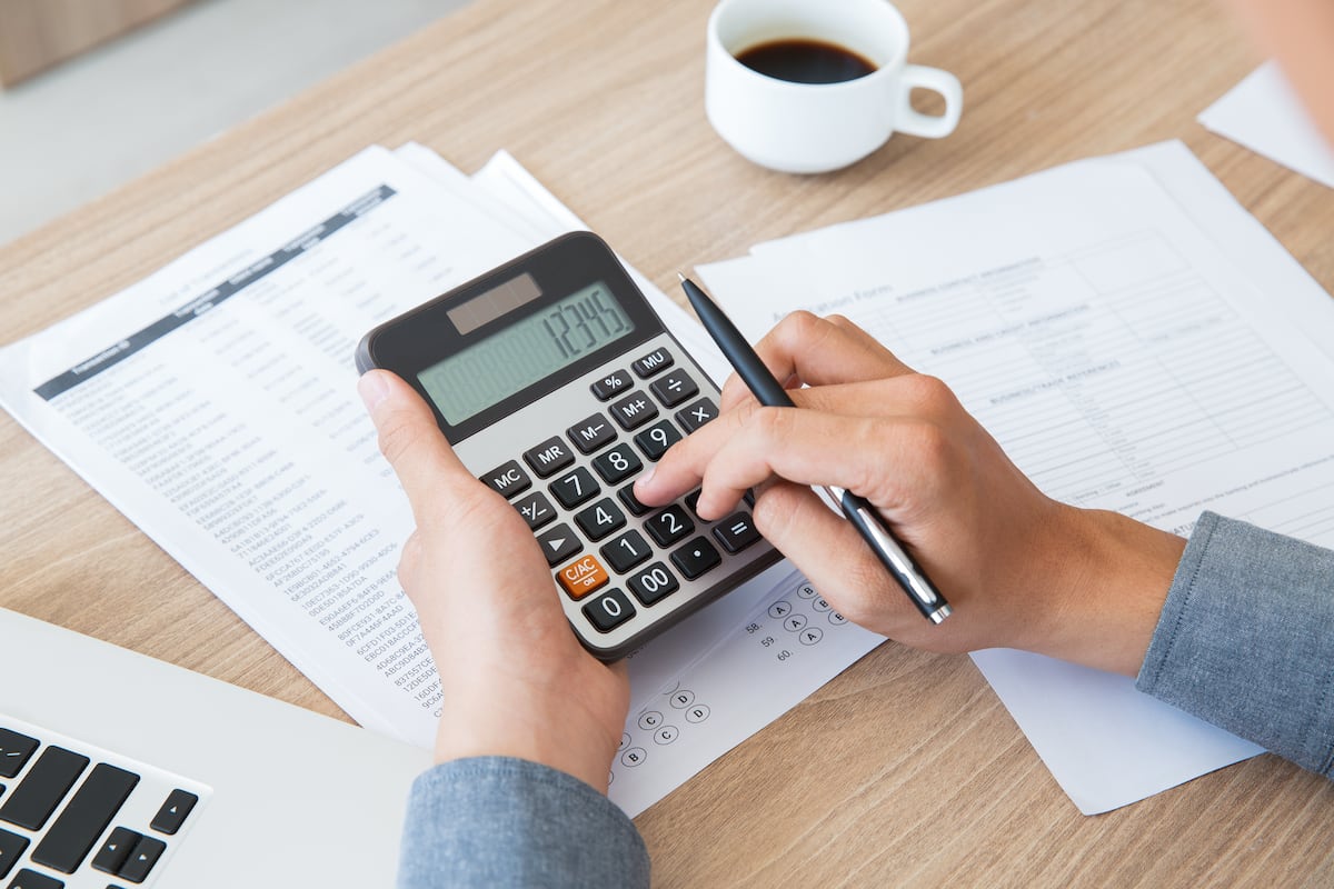 El Internal Revenue Service es conocido en español como Servicio Interno de Impuestos y se encarga de los cheques de reembolso (Foto: katemangostar / Freepik)