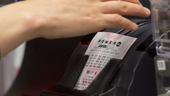 El afortunado hombre de 65 años se hizo dueño del segundo premio más grande en la historia de la cadena de lotería (Foto: AFP)