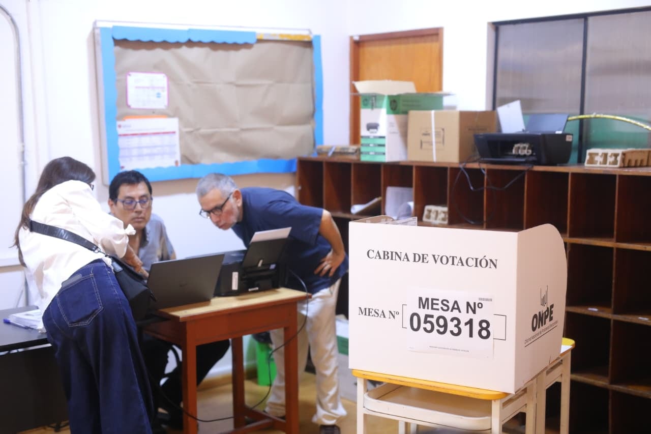 Miembros de mesa voluntarios o espontáneos tienen que compensar el descanso. Foto: El Comercio