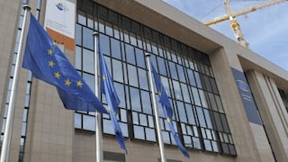 Zona euro: Confianza del consumidor subió a máximo de casi dos años