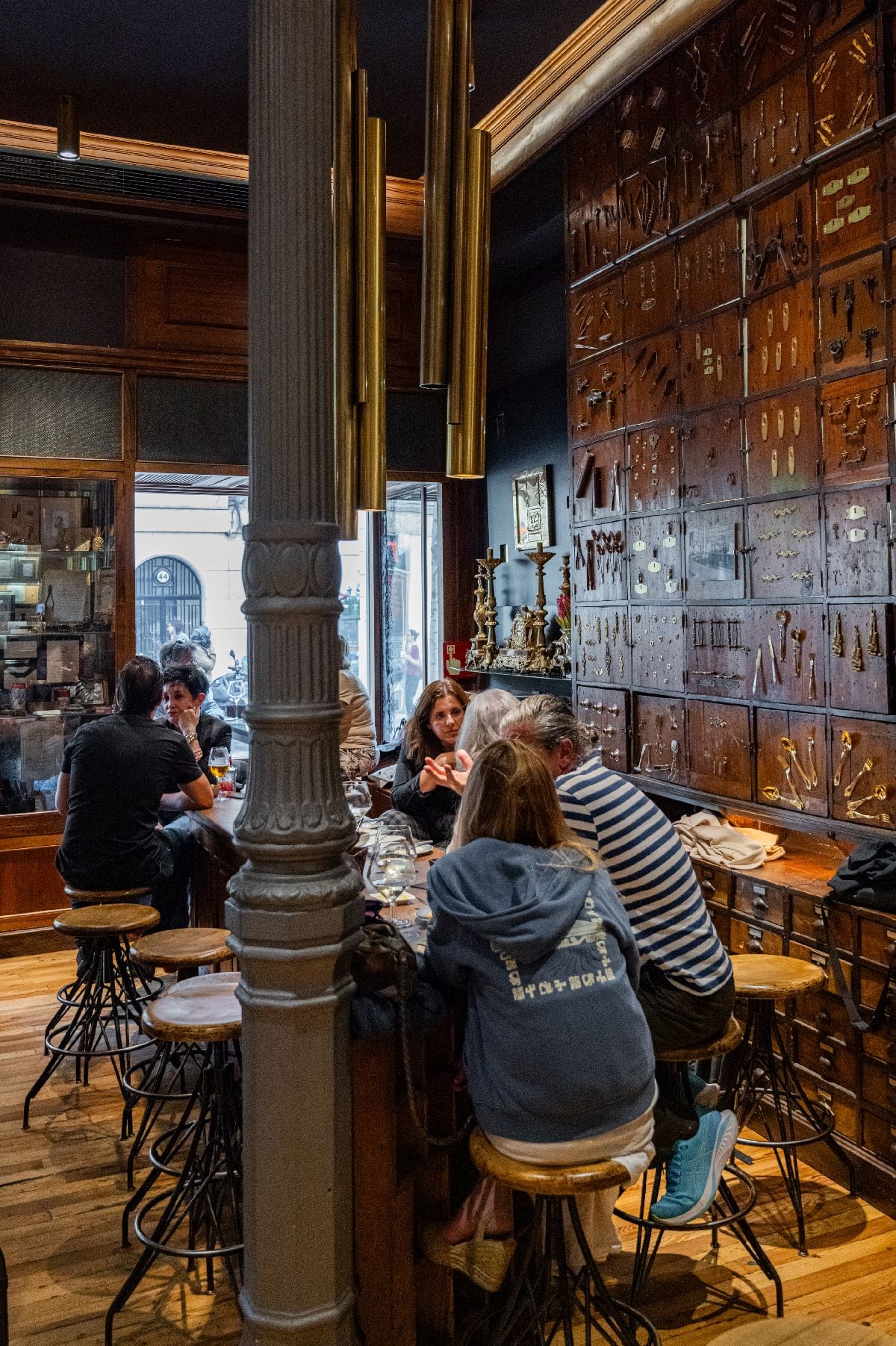 Una antigua ferretería ahora funciona como restaurante Ferretería en la calle Atocha. Fotógrafo: Emilio Parra Doiztua/Bloomberg