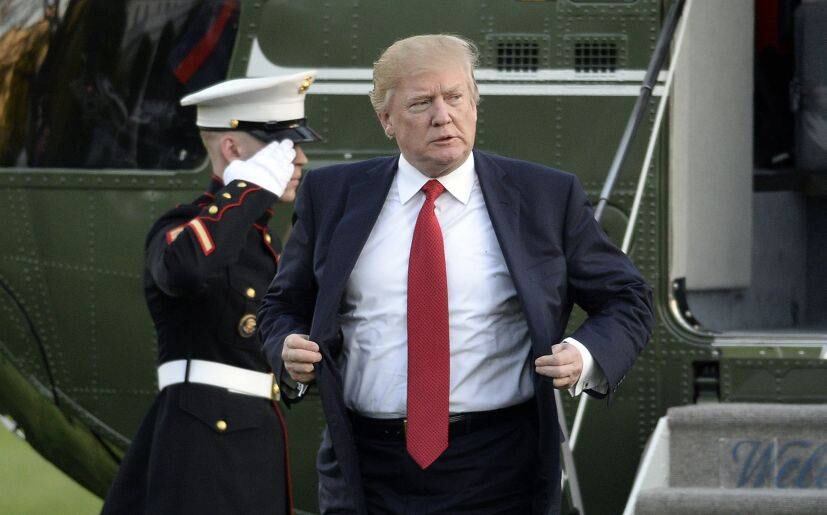 “Demostró su valentía cuando arriesgó su propia vida para ayudar a salvar la mía de la bala de un asesino en Butler”, explicó el mandatario Donald Trump en su red social. (EFE)