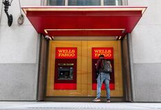 Multan a Wells Fargo por cobrar US$ 27 millones de más a sus clientes