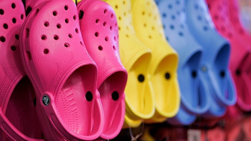 La empresa de calzado Crocs anunció el cierre de sus dos últimas fábricas. (Foto: Crocs)