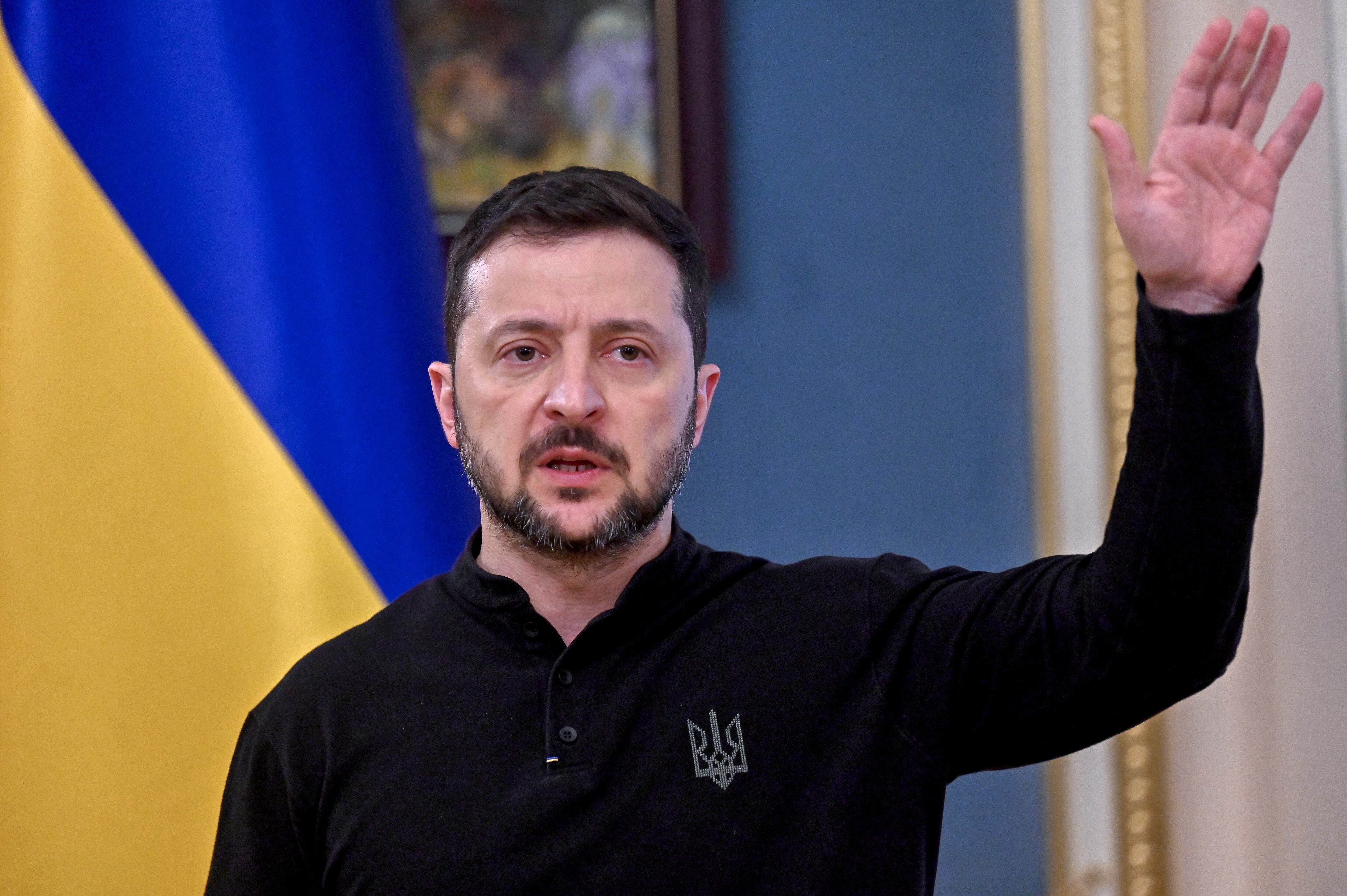 El presidente de Ucrania, Volodymyr Zelensky, habla durante una conferencia de prensa en Kiev el 15 de marzo de 2025, en medio de la invasión rusa de Ucrania. (Foto de Sergei SUPINSKY / AFP)