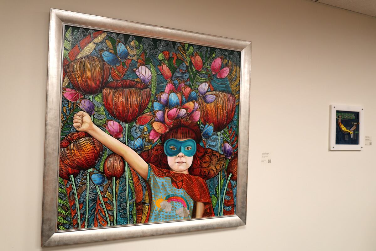 Fotografía del 16 de octubre de 2024 de la obra 'Yo soy futuro' (2020) de la pintora hondureña Leticia Banegas, que formará parte de la exhibición 'Tesoros de la colección de arte del BID', en la sede del Banco Interamericano de Desarrollo (BID) en Washington (Estados Unidos). Con el objetivo de reivindicar el arte como impulsor del desarrollo, el Banco Interamericano de Desarrollo (BID) lleva más de tres décadas coleccionando obras, que normalmente decoran las paredes de los despachos y pasillos de su sede en Washington y que esta semana podrán verse en la primera muestra curada expresamente para un museo. EFE/ Octavio Guzmán