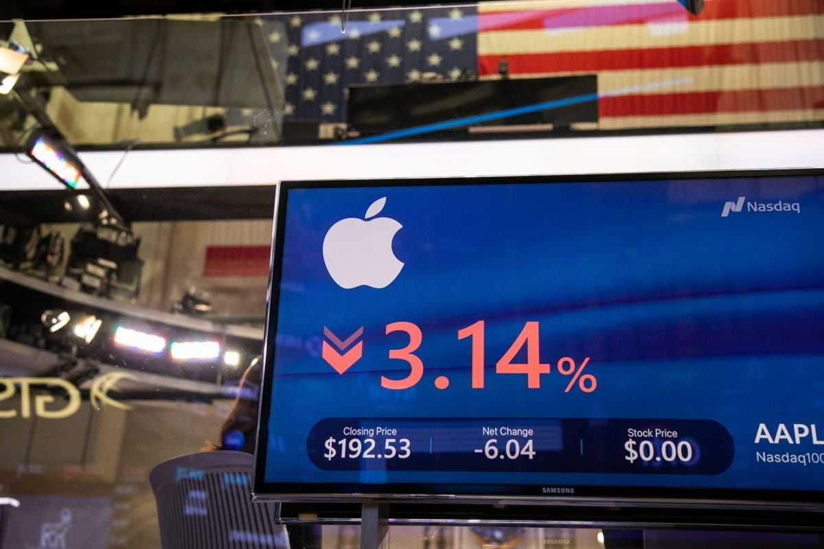 Logo de Apple Inc. en el piso de la Bolsa de Valores de Nueva York (NYSE) en Nueva York, EE.UU., el martes 2 de enero de 2023.