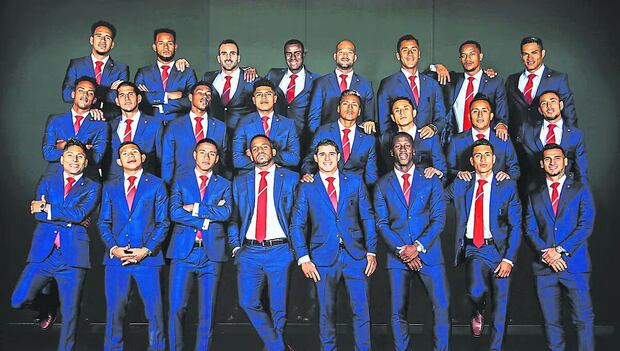 Un hito importante fue cuando John Holden vistió a la selección peruana de fútbol con exclusivos ternos para el mundial de Rusia 2018.