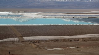 Productora de litio Albemarle, en disputa por datos de reservas en Chile 