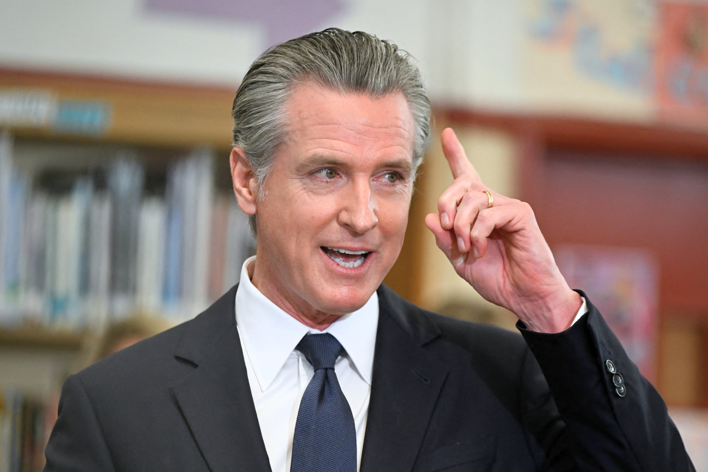 El gobernador Gavin Newsom firmó esta ley que beneficiará a miles de ciudadanos en California (Foto: AFP)