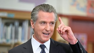 Gavin Newsom firma nueva ley en California: mayores de 80 años podrán solicitar una exención permanente del jurado