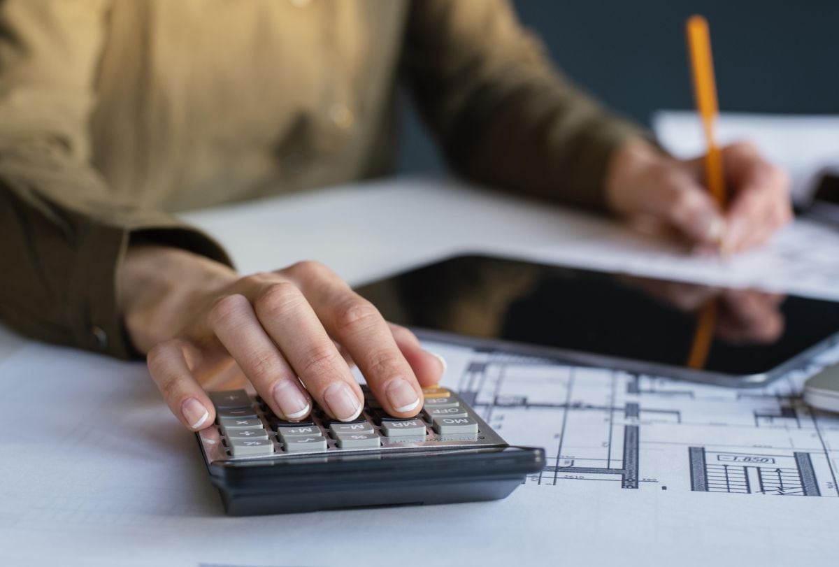 Averigua cuándo presentar tu declaración y pagar al IRS este 2026 (Foto: Freepik)