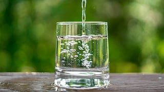 La elección del agua: clave para disfrutar de una cena de lujo sin errores