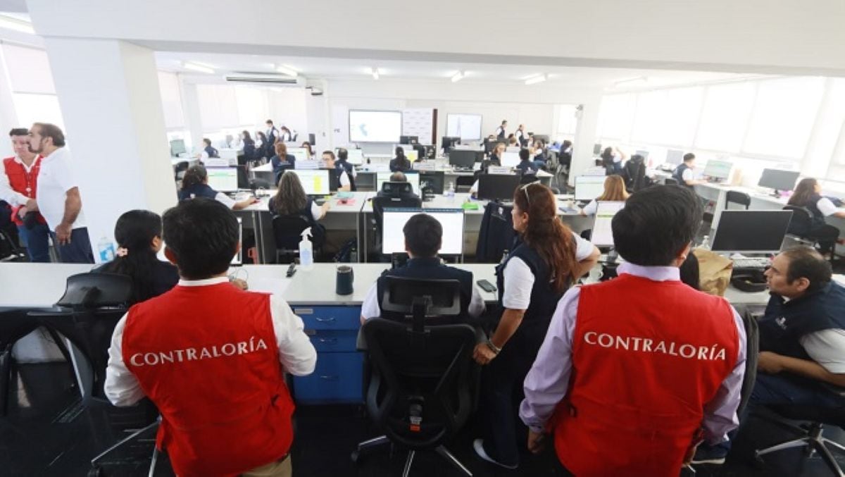 El despliegue está orientado a supervisar el cumplimiento de los procedimientos logísticos, la entrega oportuna del material electoral y a determinar las causas de los incidentes. Foto: Contraloría.