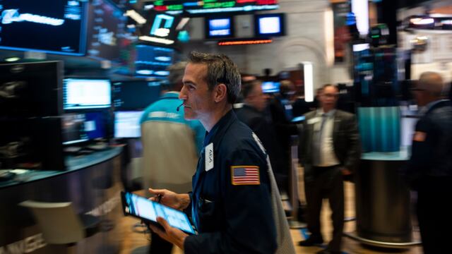 Acciones de crecimiento impulsan a Wall Street antes de las minutas de la Fed