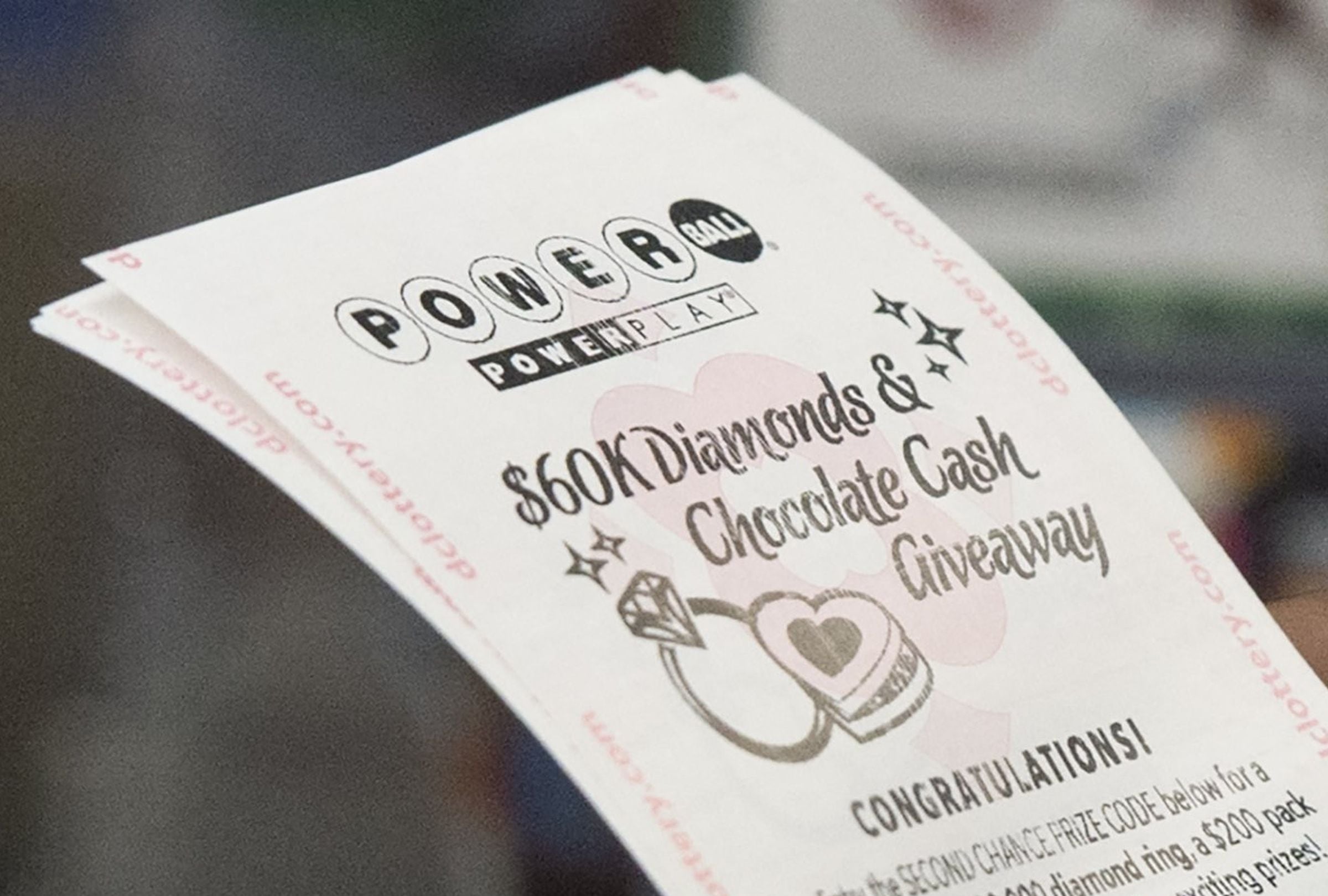 En esta nota conocerás los resultados del sorteo del Powerball del sábado 14 de marzo y descubrir si alguien se quedó con el premio mayor. (Foto: SAUL LOEB / AFP)