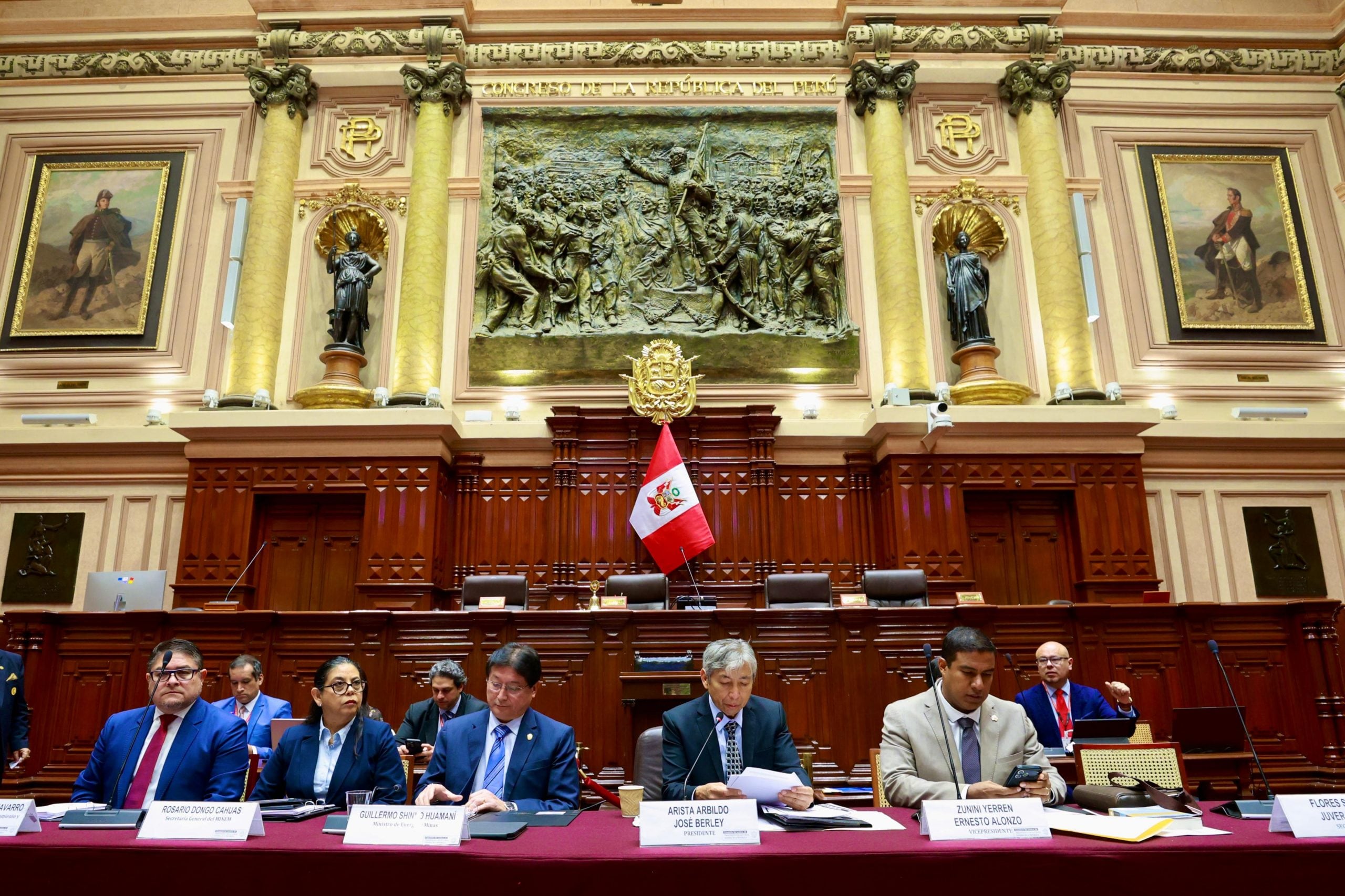 Los sectores de Energía y Minas, Mujer y Desarrollo e Inclusión Social detallaron sus prioridades para 2027, junto con las previsiones de la ONPE para los próximos comicios. Foto: Congreso.