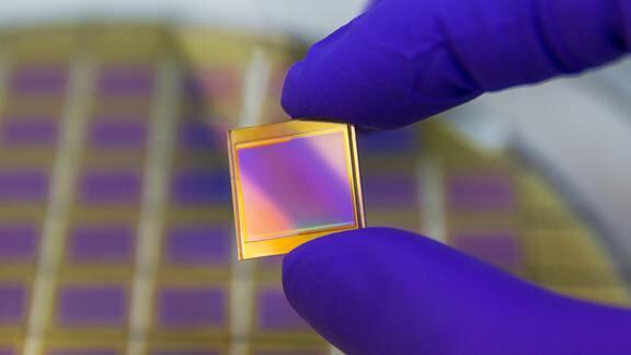 La guerra de los chips está en el corazón de la carrera tecnológica entre EE.UU. y China. Tiene efectos económicos y de seguridad nacional.