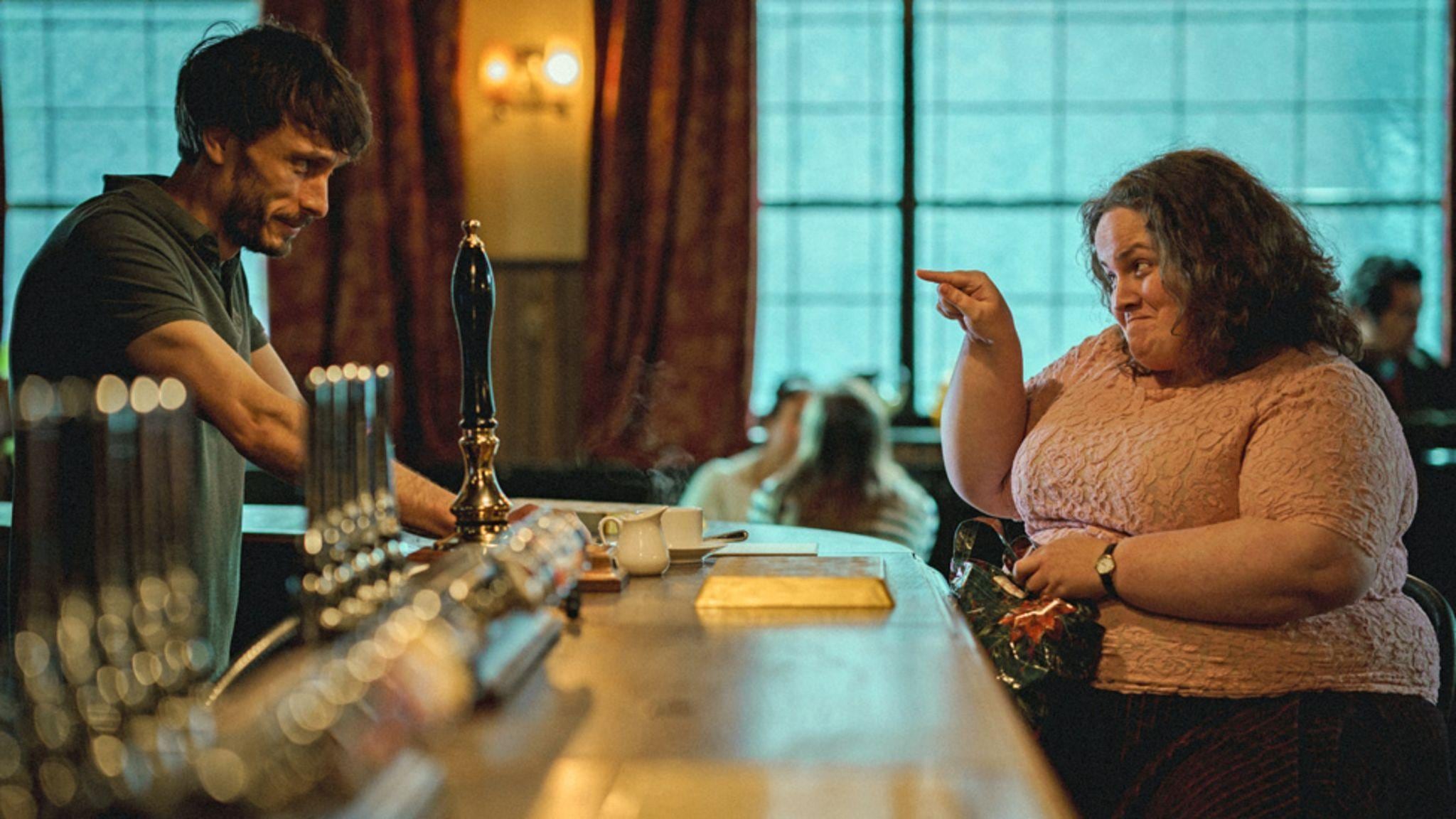 En "Bebé reno", Martha se convierte en una asidua visitante del pub en el que trabaja Donny.