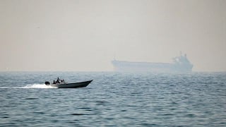 Ejército iraní asegura que lanzó disparos de aviso a buques de EE.UU. en Ormuz y este lo niega