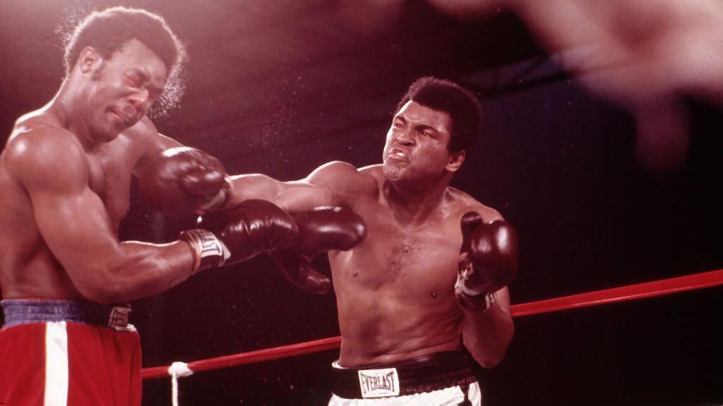 George Foreman (izquierda) y Mohamed Alí en el famoso combate "Rumble in the Jungle".