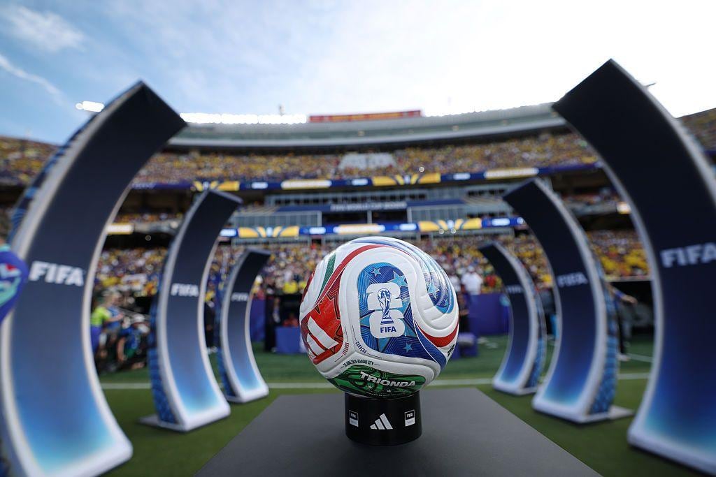 La Copa del Mundo de la FIFA 2026 se lleva a cabo de forma conjunta en Estados Unidos, Canadá y México. Es la primera edición con 48 selecciones participantes y un total de 16 ciudades anfitrionas.