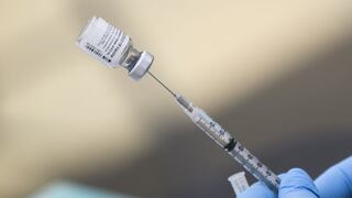 EE.UU. cerca de ampliar uso de refuerzo de vacuna contra el COVID-19 a todos los adultos