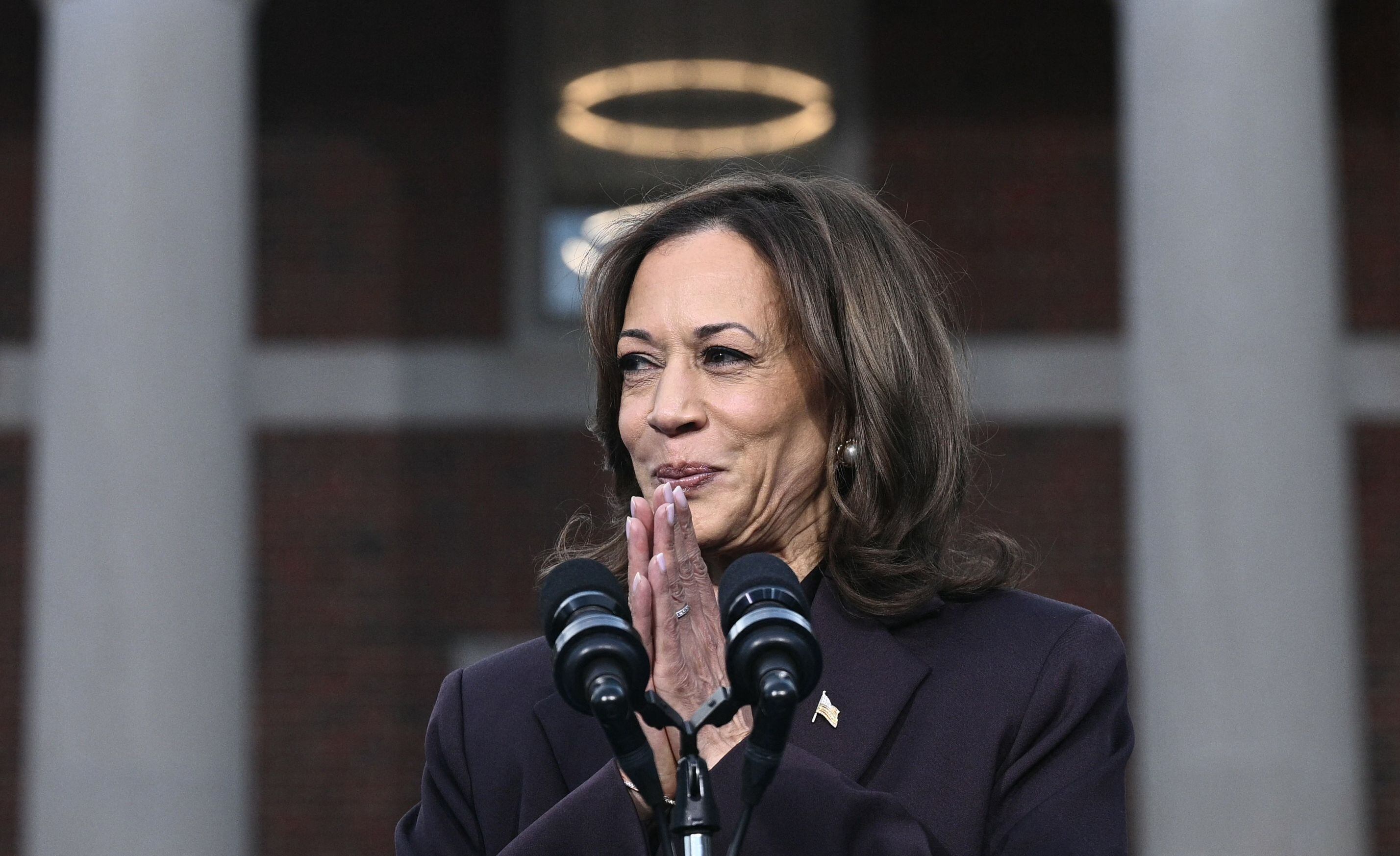 La vicepresidenta de Estados Unidos, Kamala Harris, aseguró este miércoles, tras perder las elecciones presidenciales contra el expresidente Donald Trump, que no renuncia a la lucha que impulsó su campaña a la Casa Blanca.