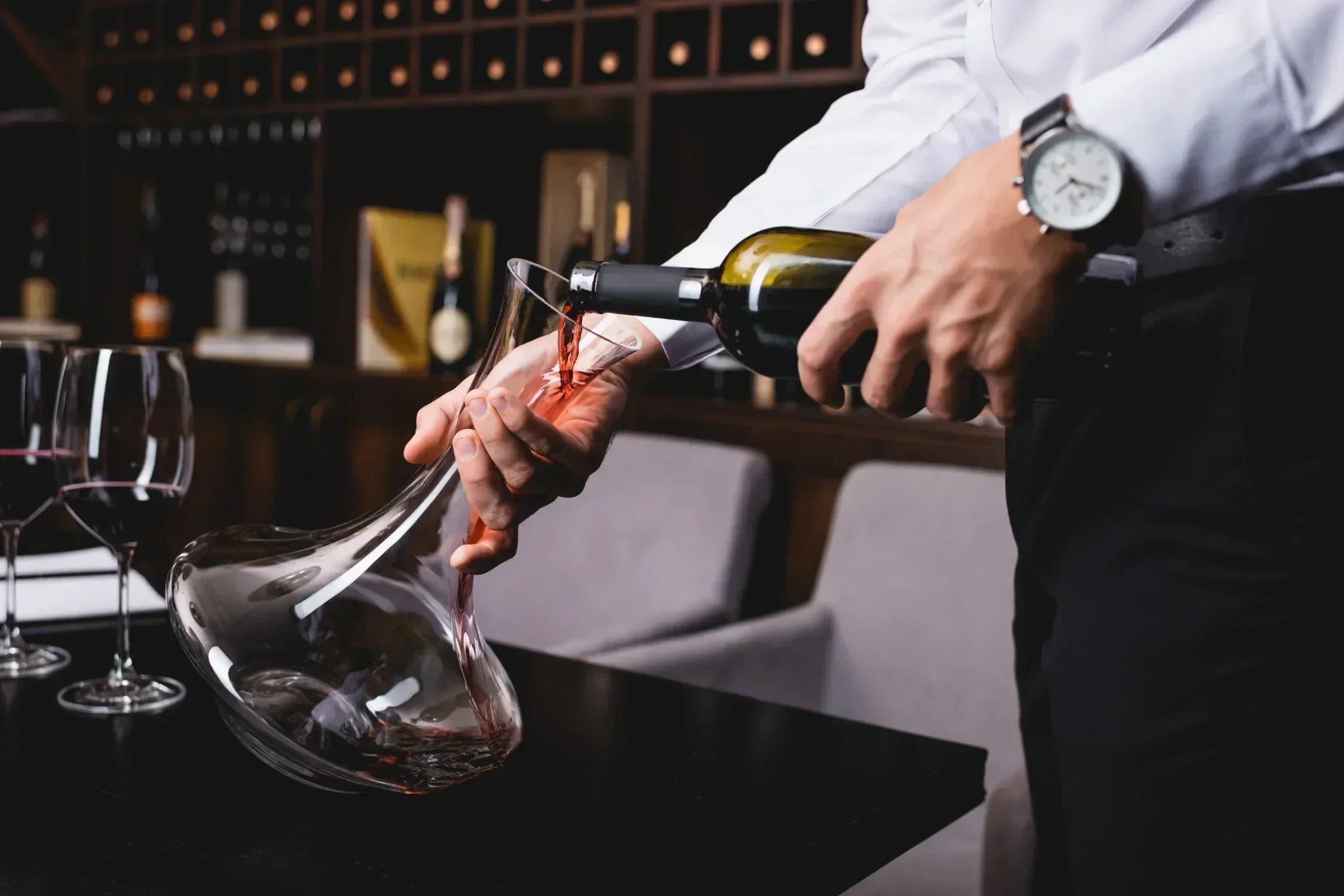 El arte de decantar. Foto: José Bracamonte