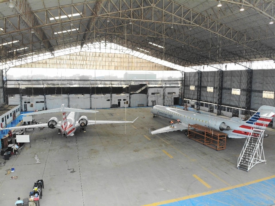 La mandataria destacó que este acuerdo comercial insertará al país en la cadena global de valor de la industria aeronáutica. (Foto: Mindef)