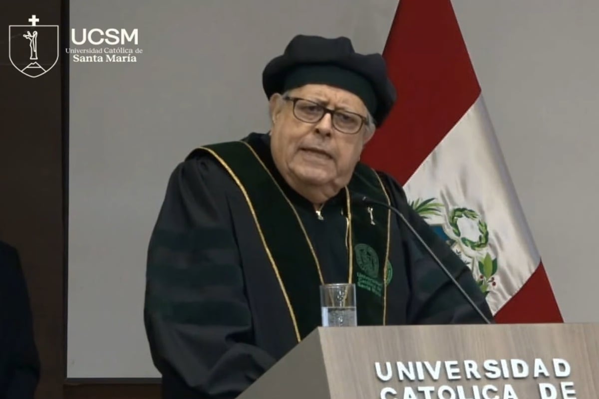 El presidente del Banco Central de Reserva del Perú, Julio Velarde, es reconocido doctor honoris causa por la Universidad Católica de Santa María de Arequipa, el 17 de agosto de 2026. (Captura de YouTube @UCSMAREQUIPA)
