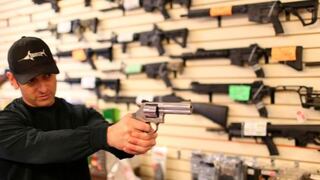 Informe destaca "debilidades" del control de venta de armas personales en EE.UU.