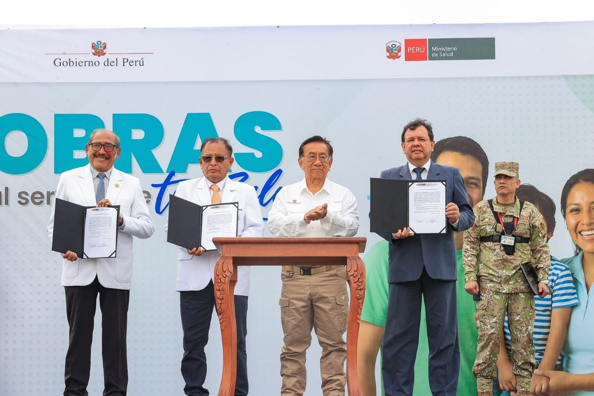 participó en la ceremonia de asignación de predios para la construcción del Instituto Nacional de Emergencias “José Casimiro Ulloa” y del Instituto Nacional de Ciencias Neurológicas “Óscar Trelles Montes”. Foto: Presidencia.
