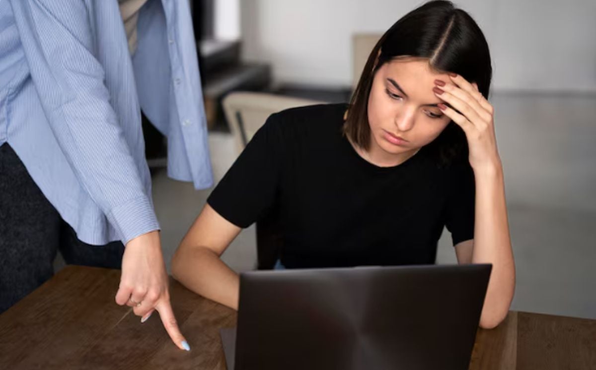 Humillar, gritar, insultar o amenazar de forma reiterada a un trabajador es abuso laboral (Foto: Freepik)